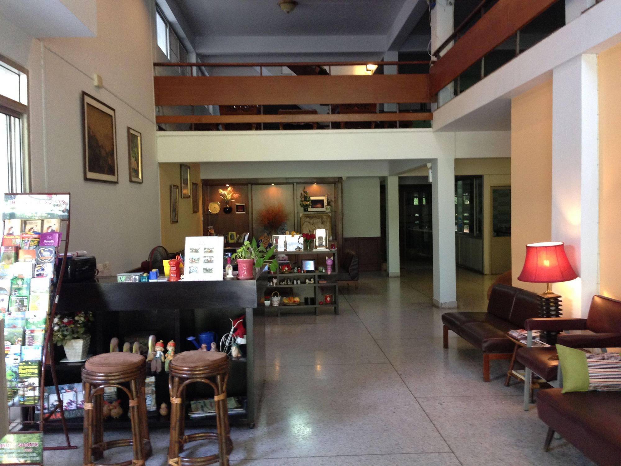 Marhaba House Hotell Chiang Mai Exteriör bild